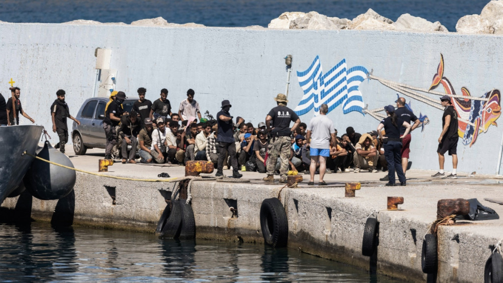 Στη Μαλακάσα θα μεταφερθούν οι 520 μετανάστες που διασώθηκαν στα ανοιχτά της Γαύδου