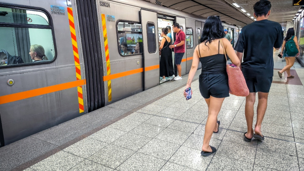 Πώς κύλησε η πρώτη 24ωρη λειτουργία του Μετρό – Το χρησιμοποίησαν 30.000 επιβάτες