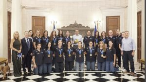 Κυριάκος Μητσοτάκης: Υποδέχθηκε με την σύζυγό του την Εθνική πόλο γυναικών στο Μέγαρο Μαξίμου