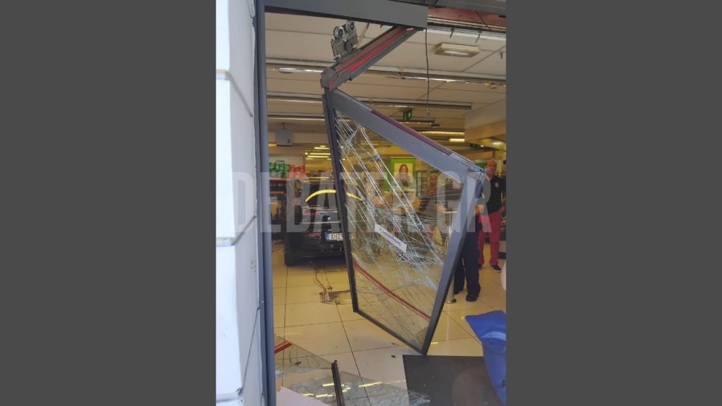 Νίκαια: Η κατάσταση της υγείας των τραυματιών από το ατύχημα με το αυτοκίνητο που καρφώθηκε σε σούπερ μάρκετ