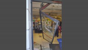 Νίκαια: Η κατάσταση της υγείας των τραυματιών από το ατύχημα με το αυτοκίνητο που καρφώθηκε σε σούπερ μάρκετ