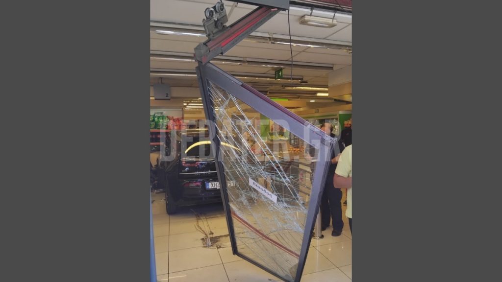 Νίκαια: Όχημα προσέκρουσε στην πρόσοψη σούπερ μάρκετ – Σε σοβαρή κατάσταση ένα 7χρονο παιδί