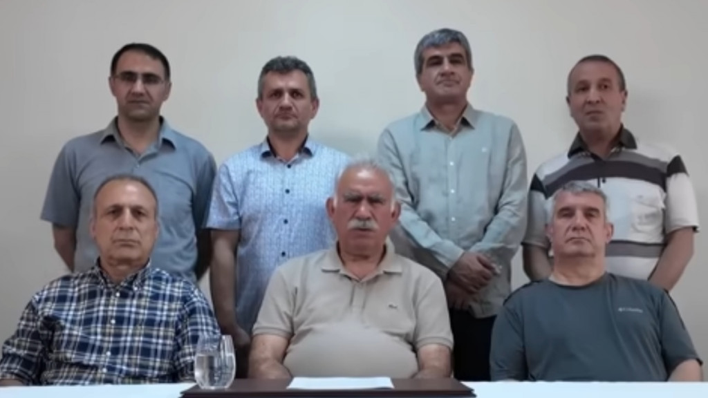 Τουρκία: Ο Οτσαλάν καλεί τα μέλη του ΡΚΚ να καταθέσουν τα όπλα τους με το πρώτο του βίντεο μετά από 26 χρόνια