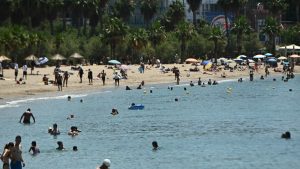 Θρίλερ στο Παλαιό Φάληρο: Τι λέει ο άνθρωπος που βρήκε το νεκρό κοριτσάκι στην παραλία – “Η κοιλίτσα του ήταν φουσκωμένη”