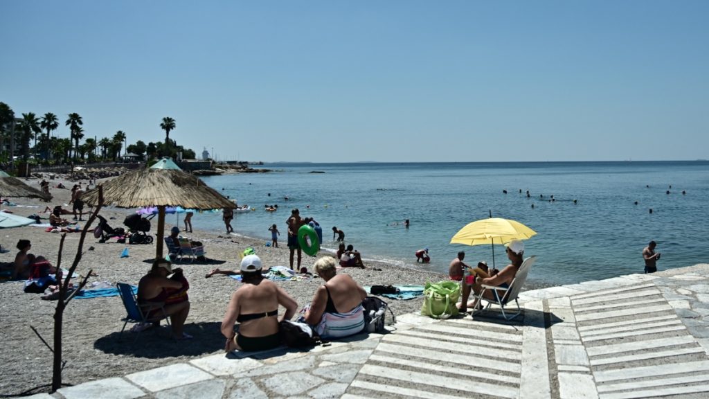 Παλαιό Φάληρο: Οι Αρχές περνούν από “κόσκινο” σκάφη, μαρίνες και κάμερες για το 3χρονο κοριτσάκι – Τα πιθανά σενάρια