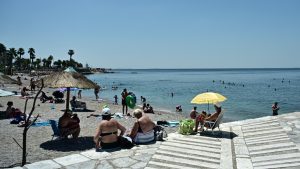 Παλαιό Φάληρο: Οι Αρχές περνούν από “κόσκινο” σκάφη, μαρίνες και κάμερες για το 3χρονο κοριτσάκι – Τα πιθανά σενάρια