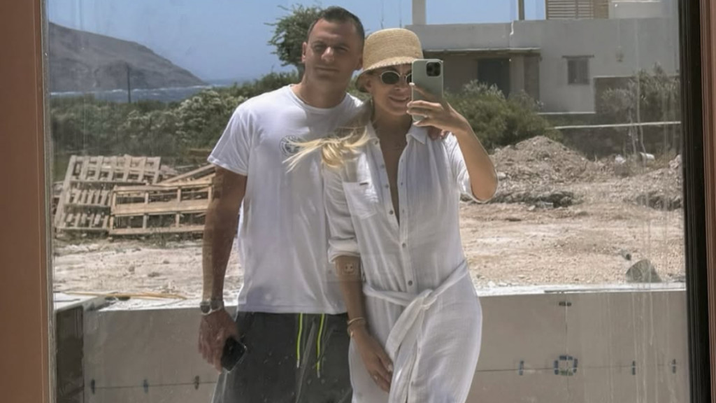 Κατερίνα Καινούργιου: Απαθανατίζει τον Παναγιώτη Κουτσουμπή στη Νάξο – Το τρυφερό στιγμιότυπο