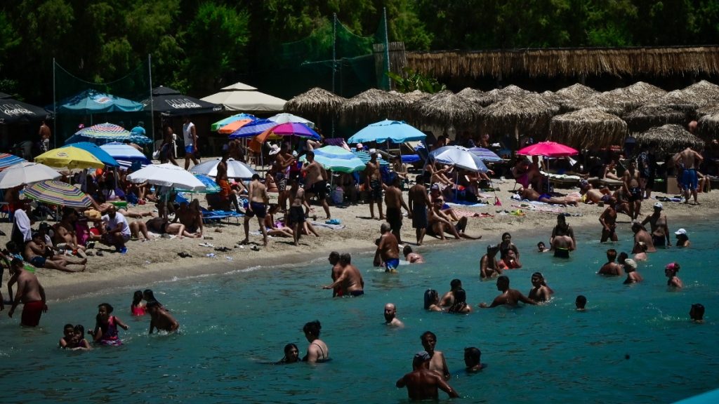 Ελεγκτικό Συνέδριο: Κενά στους ελέγχους παραλιών, ελλείψεις και μη επαρκές προσωπικό – Τι αναφέρει η έκθεση