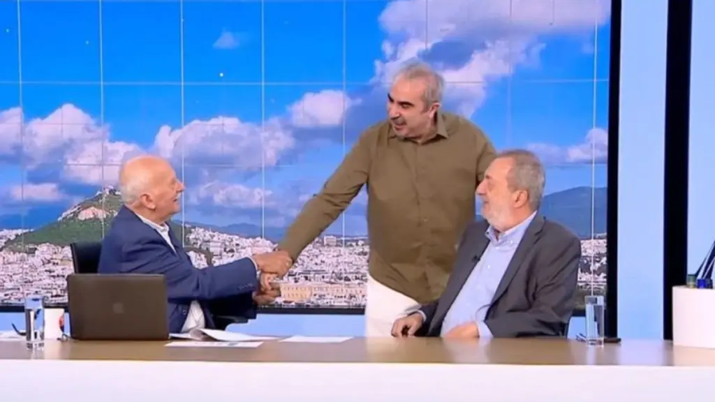 Έκπληξη στο φινάλε του «Καλημέρα Ελλάδα» – Ο Βαγγέλης Περρής χειροφίλησε τον Γιώργο Παπαδάκη