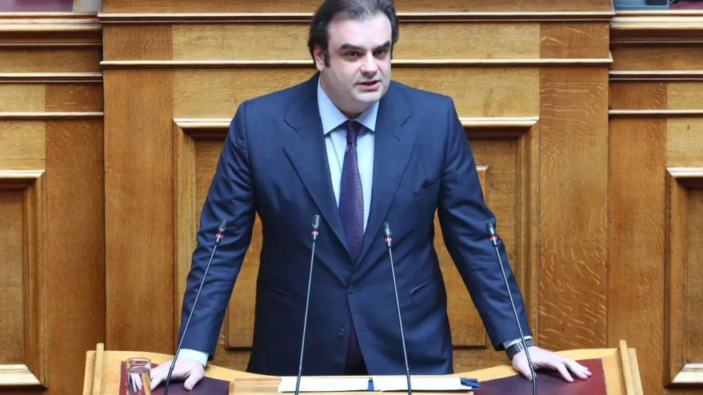 Πιερρακάκης: «Ανάπτυξη με δημοσιονομική σταθερότητα για ισχυρή κοινωνία»