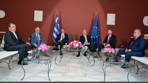 «Ψυχρό» το κλίμα στο Προεδρικό Μέγαρο – «Δύσκολο να προσποιούμαστε όταν μας κατηγορούν με χυδαίους χαρακτηρισμούς»