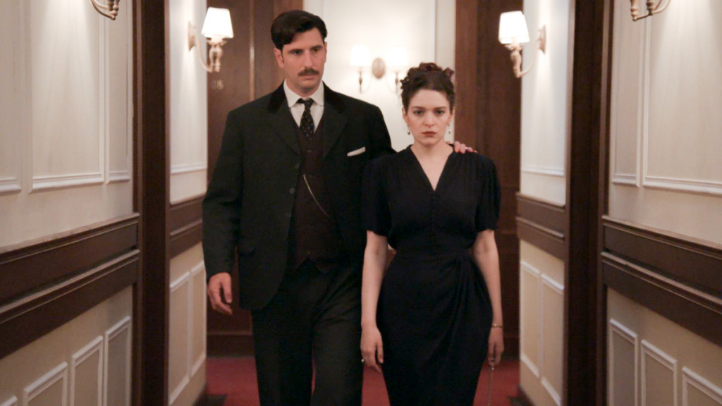 «Grand Hotel»: Ο Ρήγας αποκαλύπτει στην Αλίκη ότι κοιμήθηκε με τη μητέρα της – Διπλό επεισόδιο απόψε