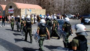 Συλλήψεις στο λιμάνι της Ρόδου: Τι αναφέρει η ΕΛ.ΑΣ. για τα επεισόδια και τη νομιμότητα των ενεργειών