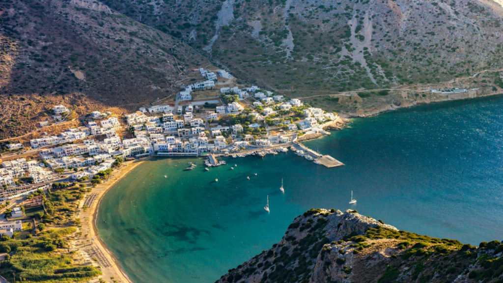 Σίφνος: Ο ιδανικός ελληνικός προορισμός για οικογένειες σύμφωνα με διεθνή ΜΜΕ
