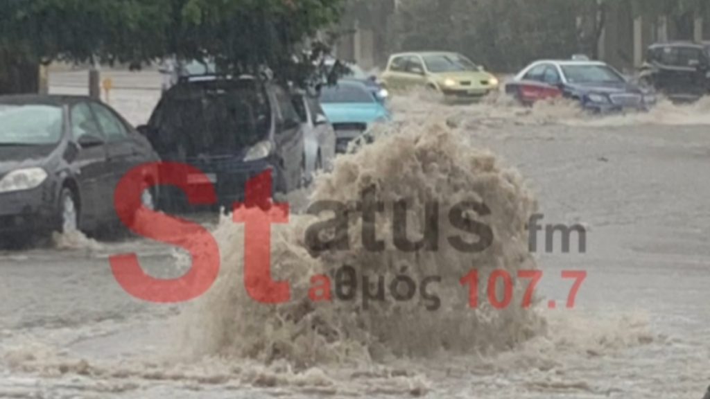 Θεσσαλονίκη: Στην δίνη της κακοκαιρίας η κεντρική Μακεδονία – Πλημμύρησαν δρόμοι, παρασύρθηκε καπάκι φρεατίου (Βίντεο)