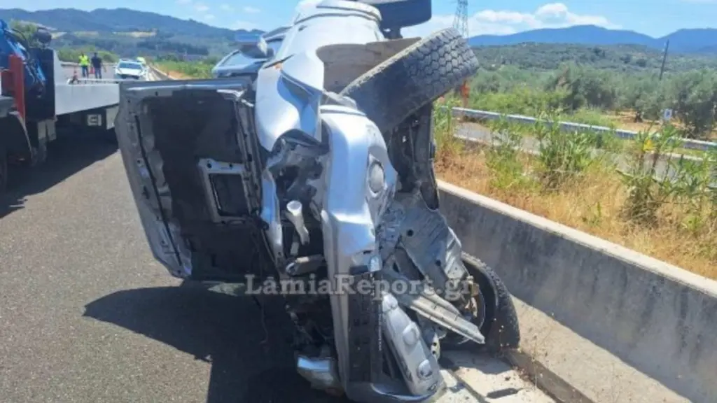 Φθιώτιδα: Αγροτικό τούμπαρε στην Εθνική Οδό – Στο νοσοκομείο ο οδηγός (Εικόνες)