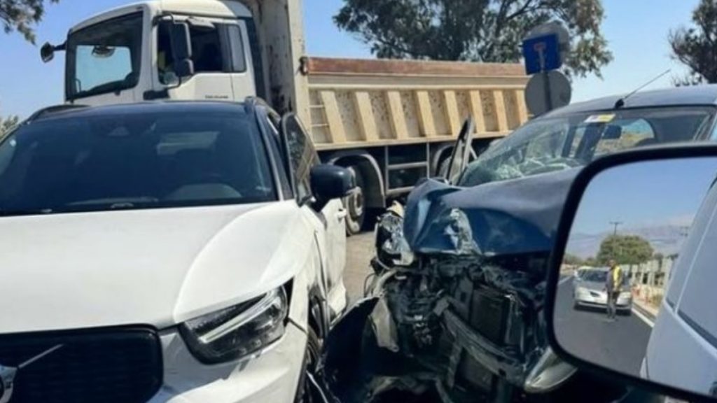 Χανιά: Ουρές χιλιομέτρων μετά από τροχαίο με τουρίστες στον ΒΟΑΚ (Φωτογραφίες)