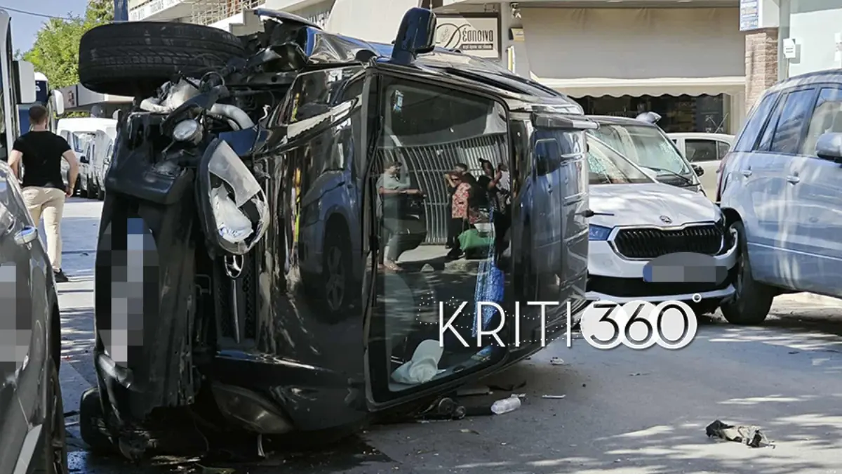 Χανιά: Τρομακτικό τροχαίο στο κέντρο της πόλης – Τούμπαρε αμάξι με οικογένεια με παιδιά (Φωτογραφίες)