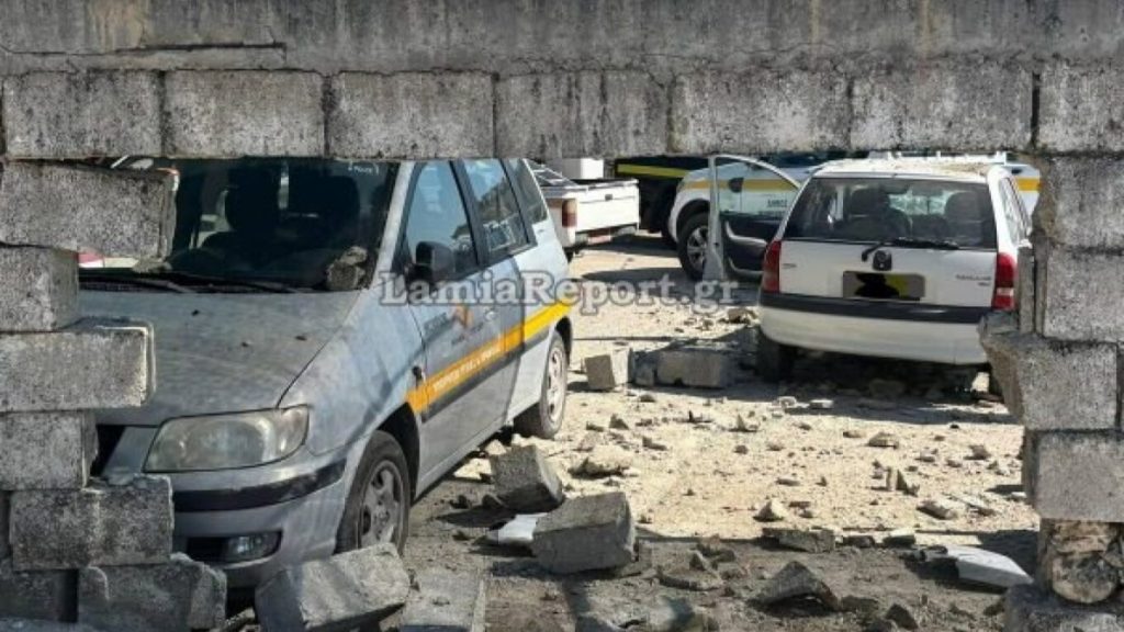 Σπερχειάδα: Αυτοκίνητο πέρασε μέσα από τοίχο – Δεν έπιασαν τα φρένα
