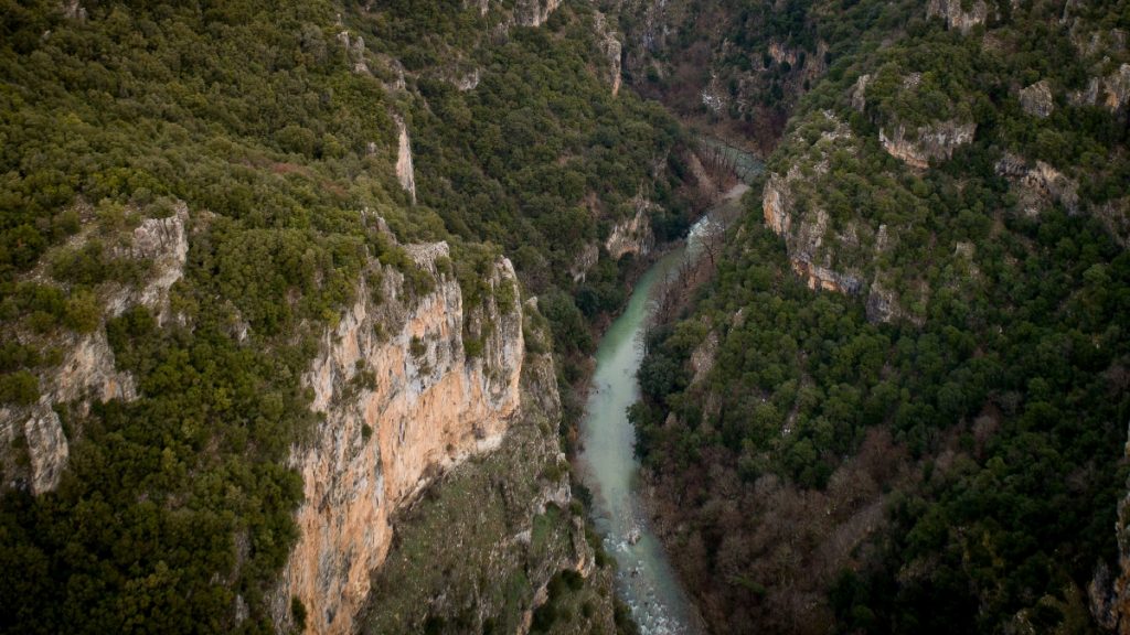 Επιχείρηση διάσωσης 67χρονης στο φαράγγι του Βίκου
