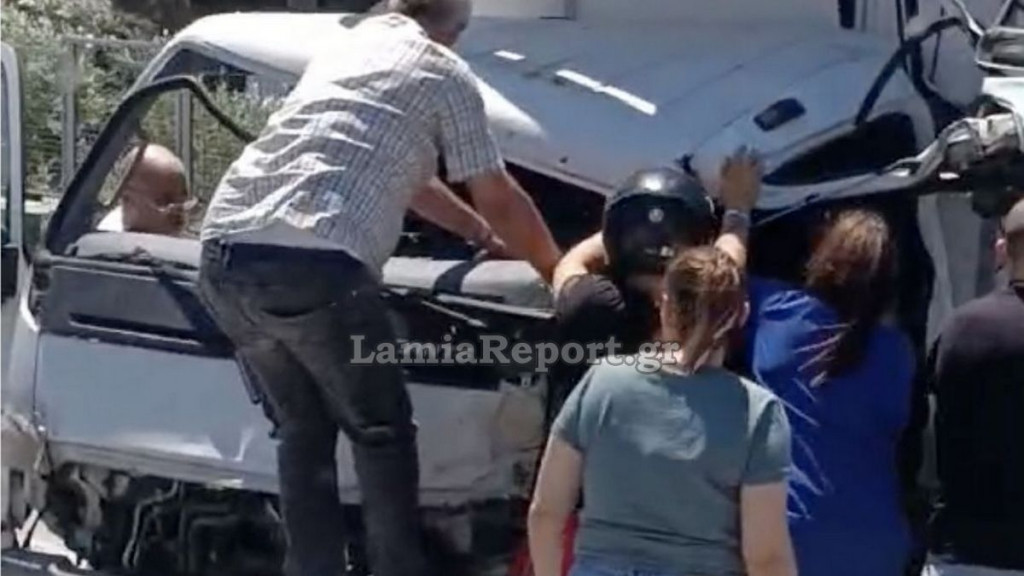 Βοιωτία: Σύγκρουση φορτηγών με εγκλωβισμό οδηγού (Βίντεο)