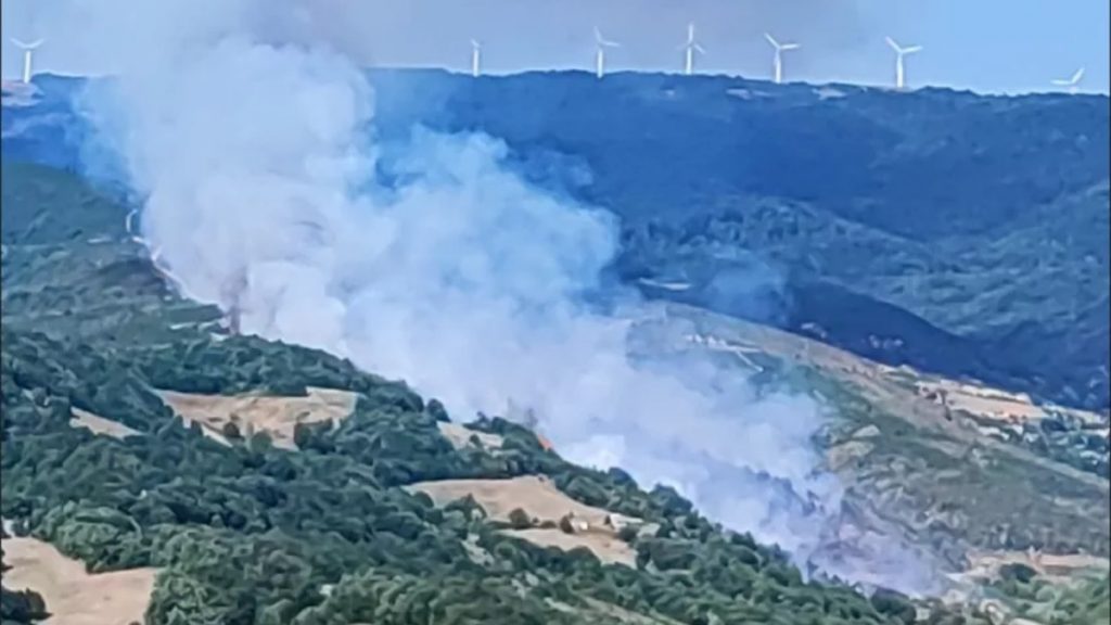Φωτιά στην Χλόη Ροδόπης: Ενισχύθηκαν οι δυνάμεις στην επιχείρηση κατάσβεσης της πυρκαγιάς – Μπαράζ μηνυμάτων του 112