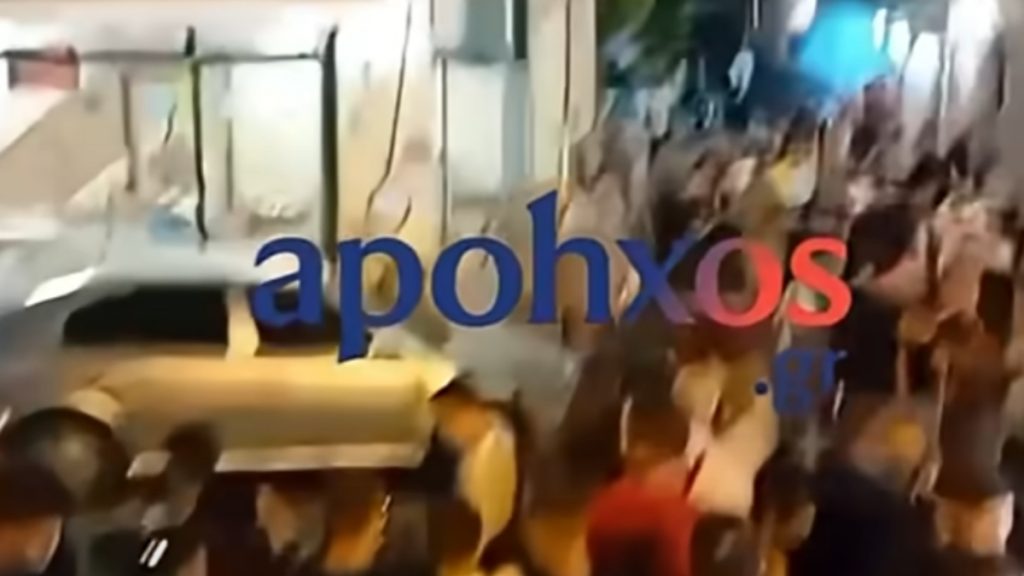 Ζάκυνθος: ΙΧ παραλίγο να παρασύρει πλήθος σε πανηγύρι  – Δείτε το σοκαριστικό βίντεο