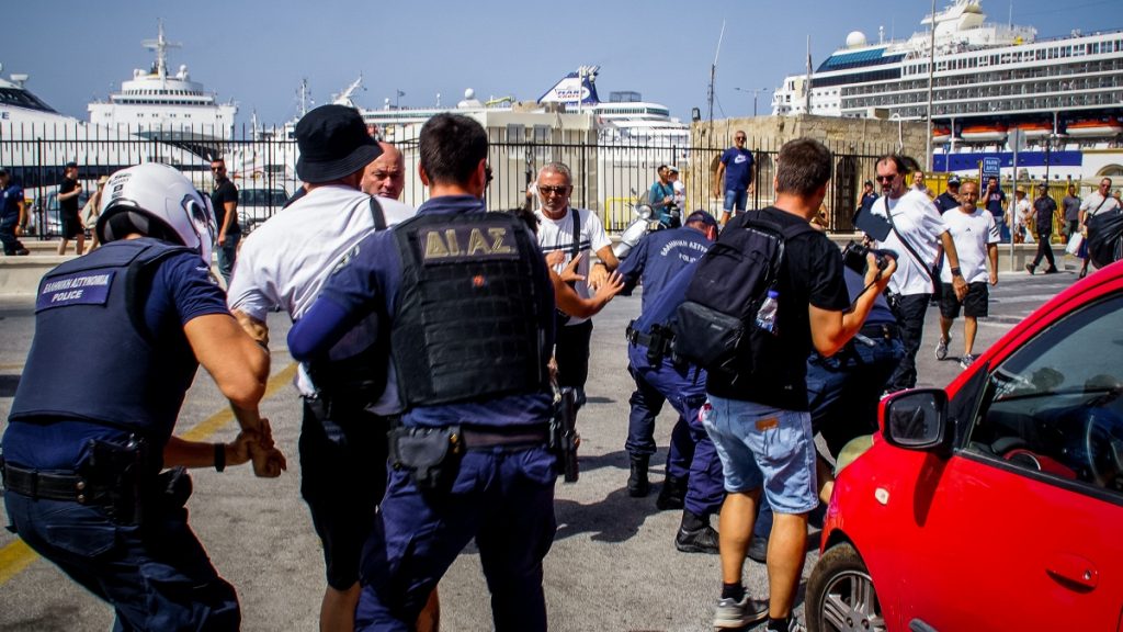 Συλλήψεις στη Ρόδο μετά από πορεία υπέρ της Παλαιστίνης – Αντιδρούν ΚΚΕ και ΑΝΤΑΡΣΥΑ