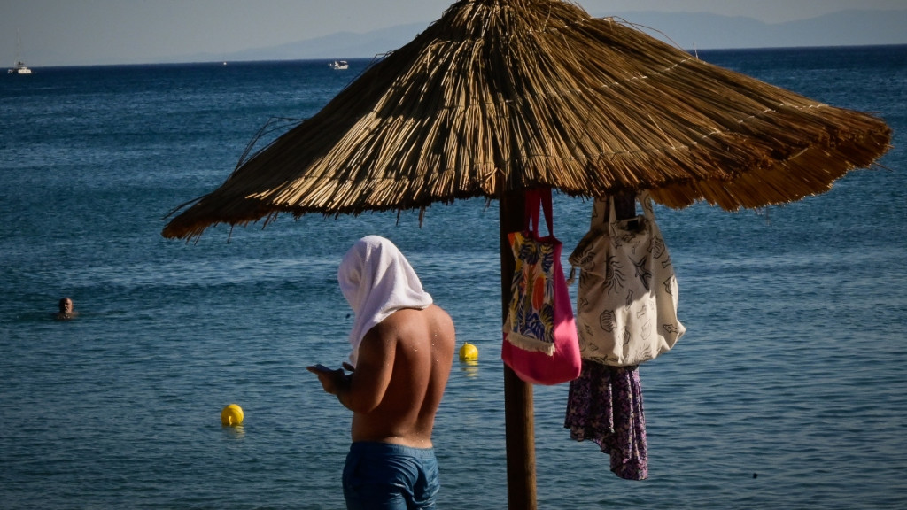 Καταφθάνει ο “θερμικός θόλος” με παγιδευμένη ζέστη – Κίνδυνος θερμοπληξίας και αυξημένης θνησιμότητας προειδοποιεί ο Τσατραφύλλιας