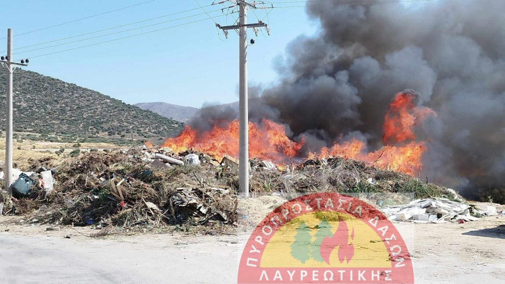 Φωτιά σε χωματερή στο Μαρκόπουλο – Καίει κοντά σε επιχειρήσεις (Βίντεο)
