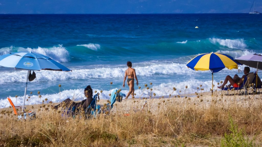 Καιρός: Ισχυρά μελτέμια έως 8 μποφόρ στα ανατολικά, 41άρια στα δυτικά – Υψηλός κίνδυνος πυρκαγιάς και σήμερα