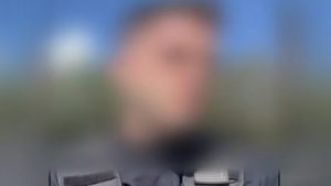 Οι συνομιλίες που “έκαψαν” τον αστυνομικό TikToker – “Σε μία δουλειά βγάζω 10.000 τον μήνα, στην άλλη 1.000 ευρώ”