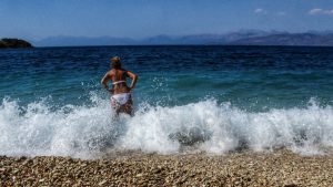 Θεσσαλονίκη: Χειροπέδες σε 68χρονο που φωτογράφιζε γυναίκα με μαγιό σε παραλία