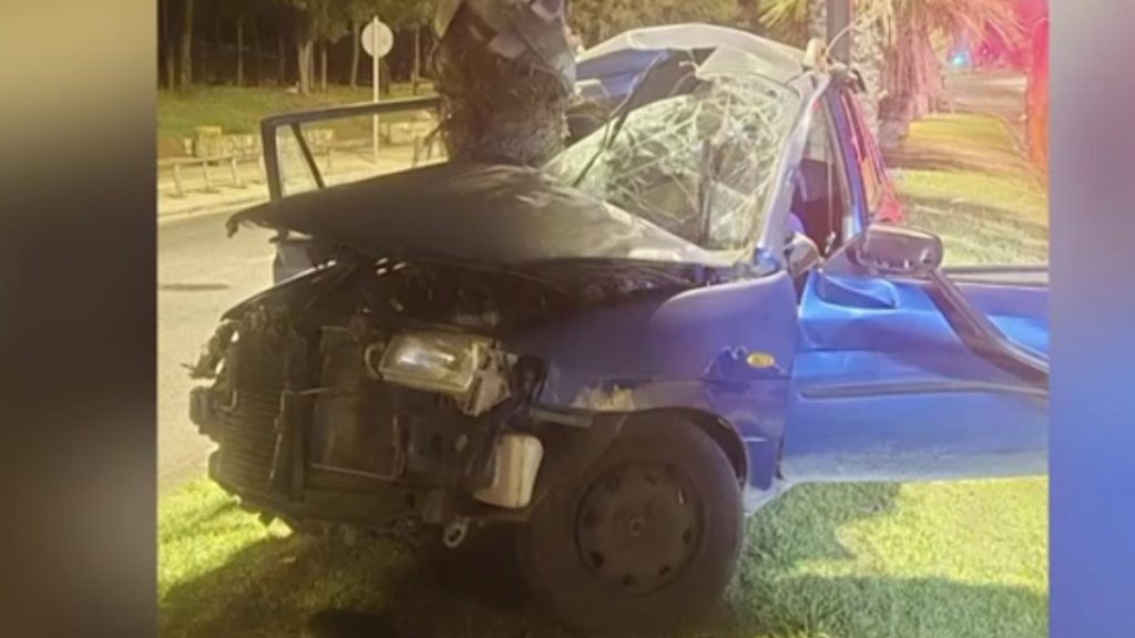Τροχαίο στη Βουλιαγμένη: Πέθανε η γυναίκα που είχε “καρφωθεί” με το ΙΧ της σε δέντρο