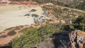 Μήλος: Συνελήφθησαν 17 άτομα από το προσωπικό καθαριότητας του δήμου για περιβαλλοντική ρύπανση