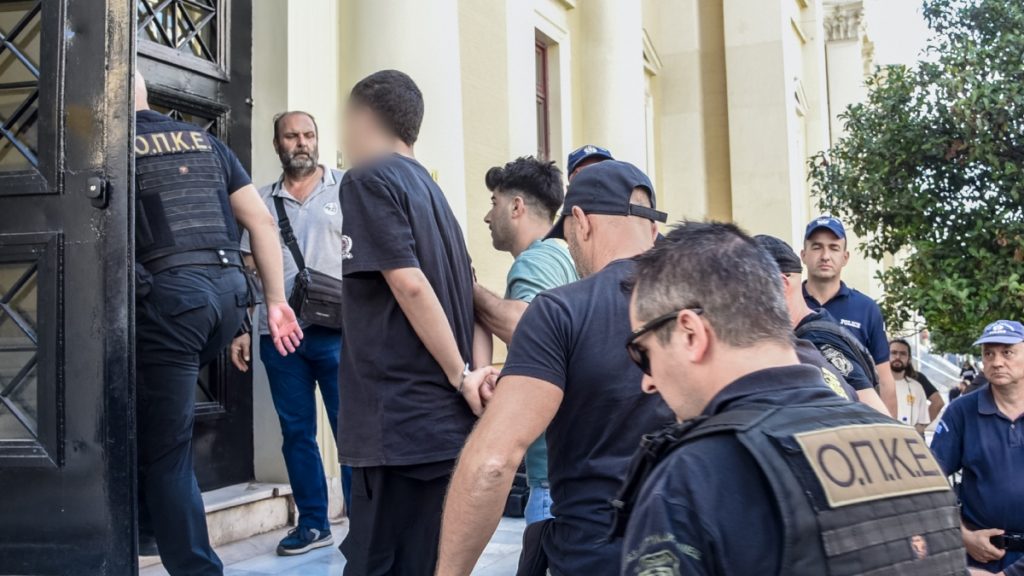 Φωτιές στην Πάτρα: Το Σάββατο και την Κυριακή οι απολογίες των 3 συλληφθέντων – Τι ισχυρίζονται