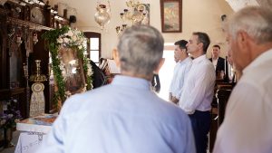 Στα Χανιά για τον Δεκαπενταύγουστο ο Μητσοτάκης: “Αφιερωμένη σε όσους αγωνίζονται για να μας κρατούν ασφαλείς η μέρα”  (Εικόνες)