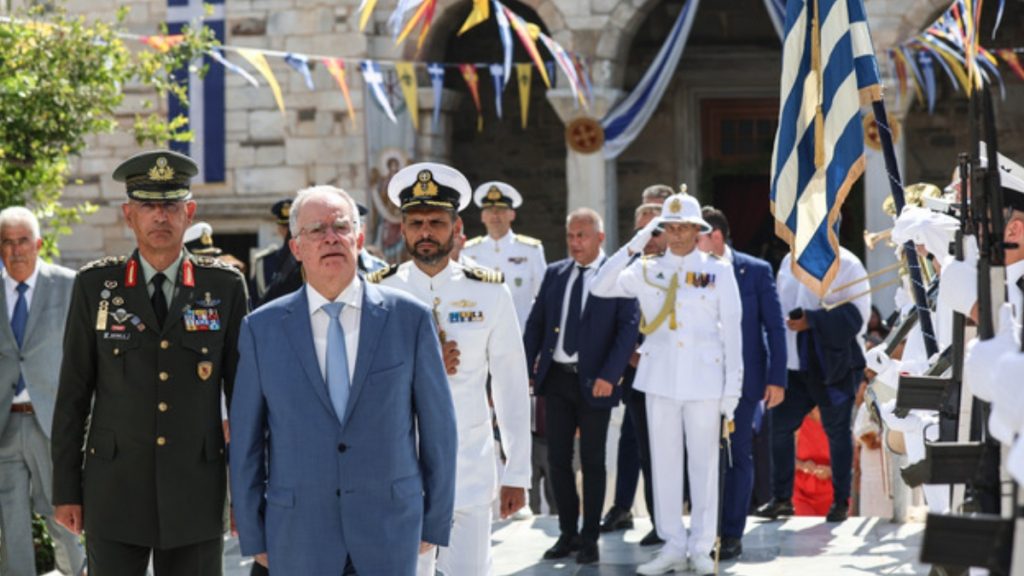 Τασούλας από Πάρο: “Ευχαριστώ για την υπεράνθρωπη προσπάθεια να αντιμετωπιστούν τα λυσσαλέα πύρινα μέτωπα”