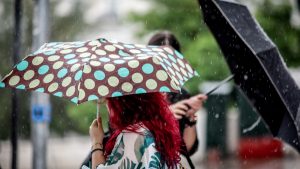 Καιρός σήμερα: Με πτώση της θερμοκρασίας αρχίζει η εβδομάδα – Σε ποιες περιοχές θα βρέξει