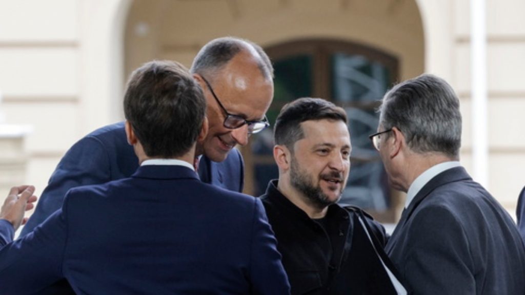 Στον Λευκό Οίκο Ζελένσκι και Ευρωπαίοι ηγέτες, τι προσδοκούν – Τελεσίγραφα Τραμπ πριν από τις συνομιλίες