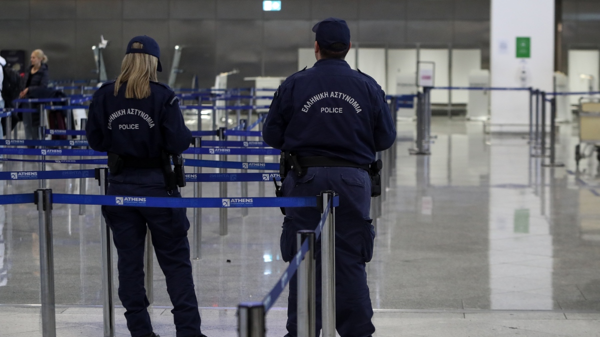 “Ελ. Βενιζέλος”: Χειροπέδες σε αλλοδαπό από τη Λατινική Αμερική – Είχε καταπιεί… κοκαΐνη (φωτογραφία)