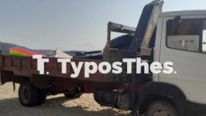 Χαλκιδική: Ξήλωσαν ομπρέλες και εξοπλισμό από κάμπινγκ, ύστερα από καταγγελία τουρίστριας (Φωτογραφίες)
