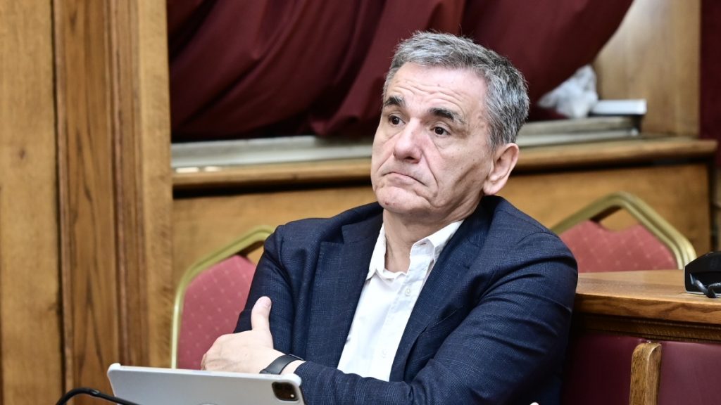 Τσακαλώτος: Το αιχμηρό σχόλιο για τη συνέντευξη Τσίπρα στη Le Monde – “Μου γεννήθηκαν κάποιες απορίες”