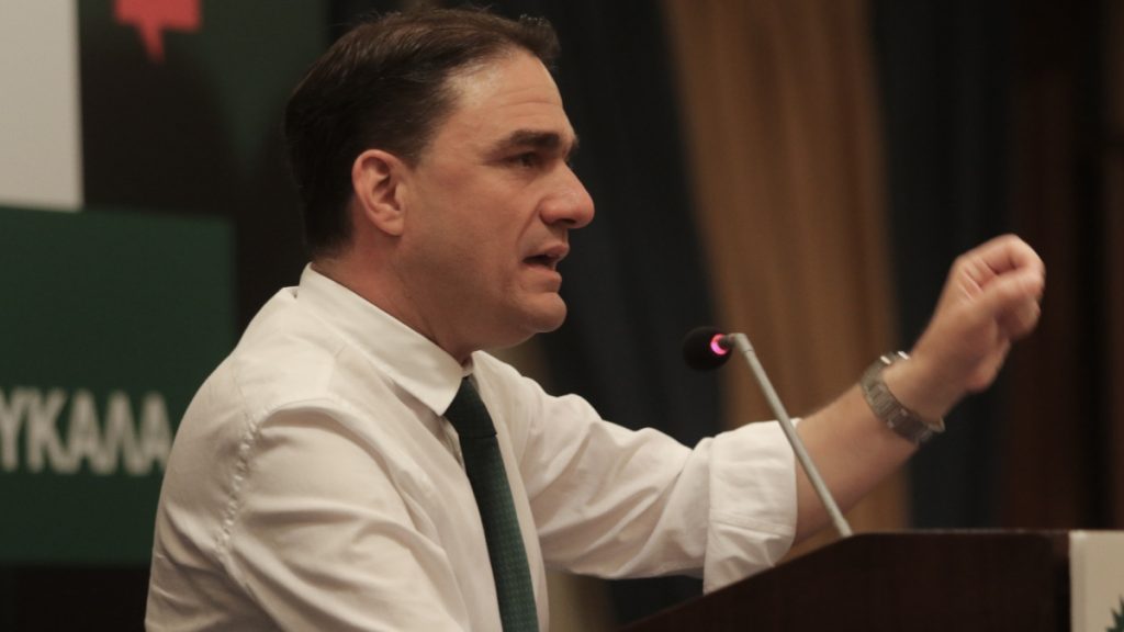 Τσουκαλάς: “Η κυβέρνηση να κοιτάξει στον καθρέφτη της για πολιτικούς απατεώνες”