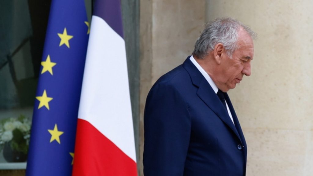 Σε τεντωμένο σχοινί η Γαλλία: Η ριψοκίνδυνη απόφαση Μπαϊρου και το αδιέξοδο της κυβέρνησης – Έρχεται η ώρα του ΔΝΤ;