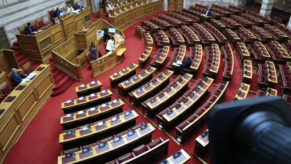 Βουλή: Ερώτηση 8 βουλευτών της ΝΔ για τις παλαιές συντάξεις χηρείας του ΟΓΑ