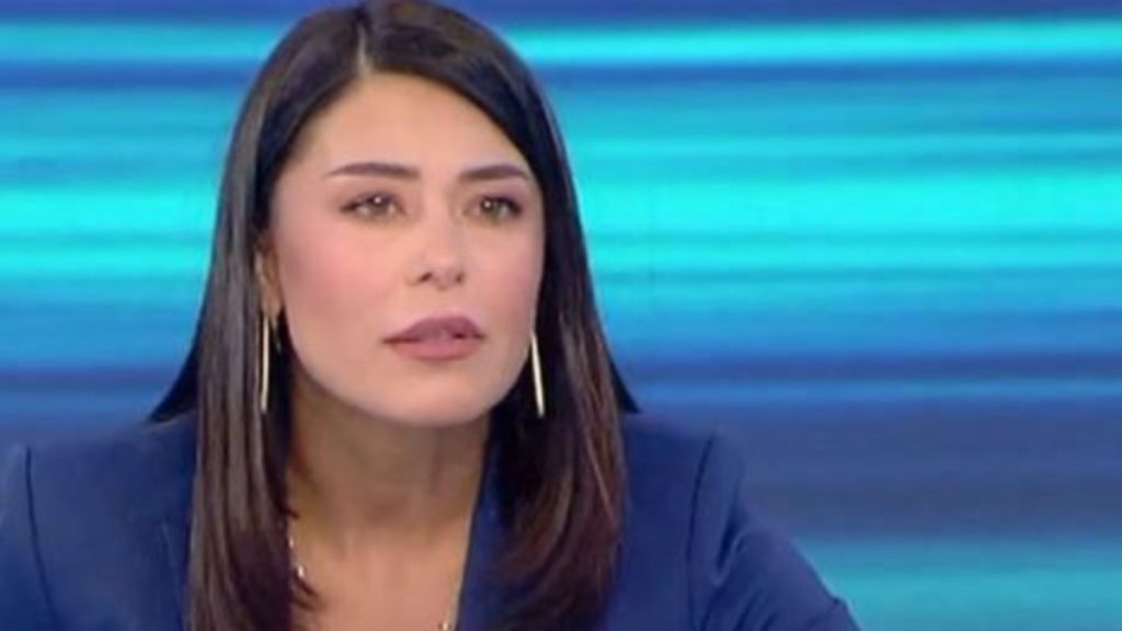 Λατινοπούλου: “Ιερό δικαίωμα του Πάνου Ρούτσι η εκταφή του παιδιού του – Θέλω να κάνει κόμμα η Καρυστιανού”