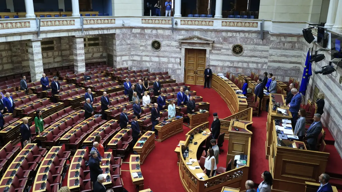 Σε δημόσια διαβούλευση το νομοσχέδιο για τις αλλαγές στους φόρους και τους μισθούς ενστόλων του 2026
