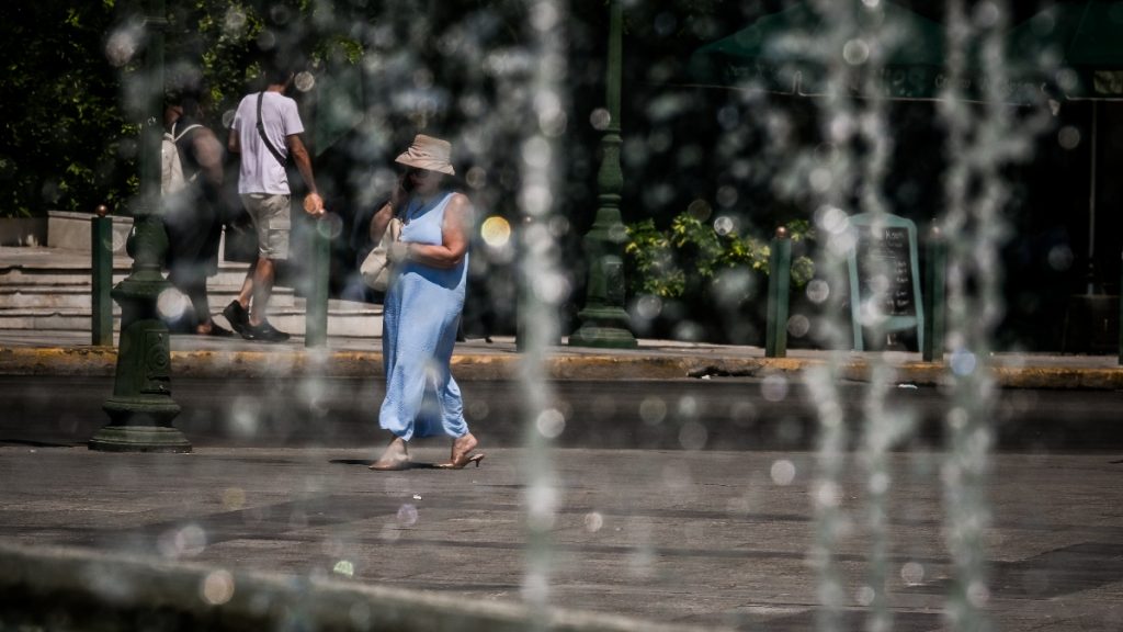 Καιρός σήμερα: Έως 35 βαθμούς η θερμοκρασία, επιμένουν τα μελτέμια στο Αιγαίο – Καταφθάνουν επικίνδυνες καταιγίδες