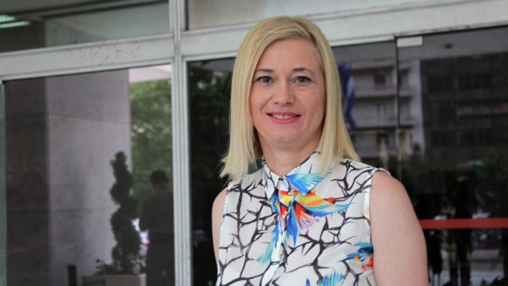 Το… δράμα της Ραχήλ Μακρή: “Να ψάχνεις κοπέλα να σου φτιάξει δύο σπασμένα νύχια και να νιώθεις πως διεκδικείς θέση στο δημόσιο”